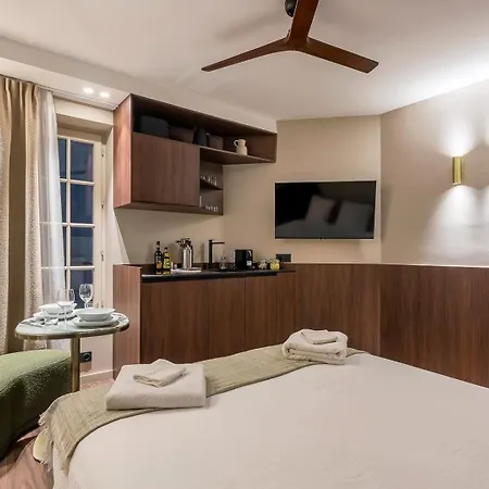 Zola - Furnished Downtown Apartment