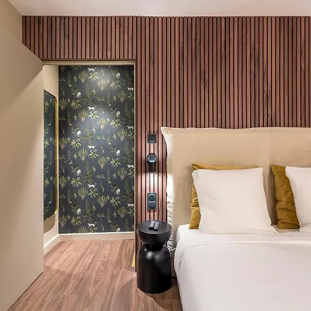 Zola - Furnished Downtown Apartment *