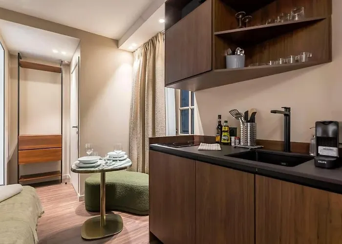 Zola - Furnished - Downtown *