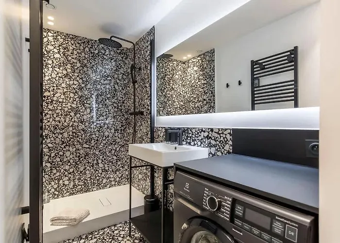 Zola - Furnished - Downtown * 里昂